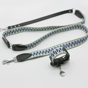 This image highlights a leash and collar set with a vibrant blue pattern. The ergonomic design and durable materials make it ideal for pets of all sizes, ensuring comfort and safety.