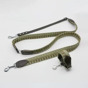 This image showcases a leash and collar set with a green woven design and leather details. Its sturdy construction and stylish appearance make it a versatile choice for everyday walks or outdoor adventures.